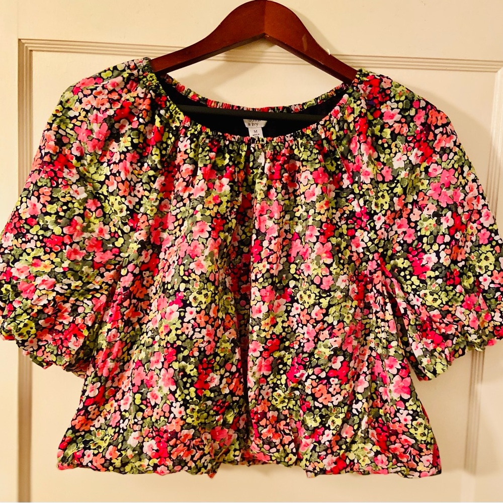 Crown & Ivy Puff Sleeve Floral Top Size Medium